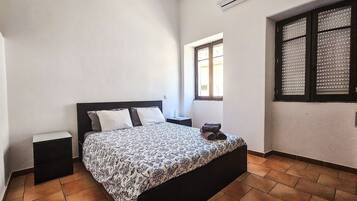 2 makuuhuonetta, silitysrauta/-lauta, ilmainen Wi-Fi, vuodevaatteet