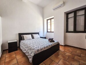 2 quartos, ferros/tábuas de passar roupa, Wi-Fi de cortesia