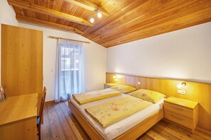 1 bedroom, free WiFi, bed sheets - Apartment 'Speckign  4' with Mountain View, Balcony and Wi-Fi (Ahrntal)