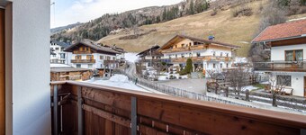 Apartment 'Speckign 4' with Mountain View, Balcony and Wi-Fi