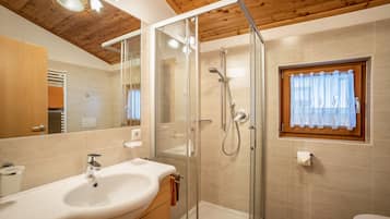 Doccia, asciugacapelli, asciugamani