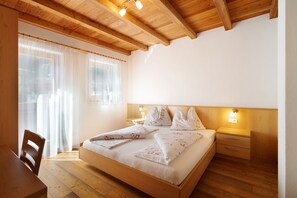 1 bedroom, free WiFi, bed sheets - Apartment 'Speckign  2' with Mountain View, Balcony and Wi-Fi (Ahrntal)
