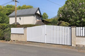Exterior - Holiday Home "Maison En Touraine" with Private Terrace and Private Garden (Bléré)