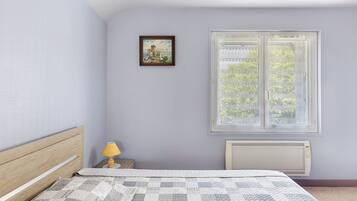 2 bedrooms, iron/ironing board