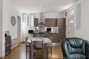 Dining - Holiday Home "Maison En Touraine" with Private Terrace and Private Garden (Bléré)