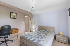 2 chambres, fer et planche Ă repasser
