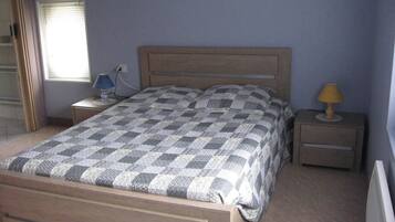 2 bedrooms, iron/ironing board