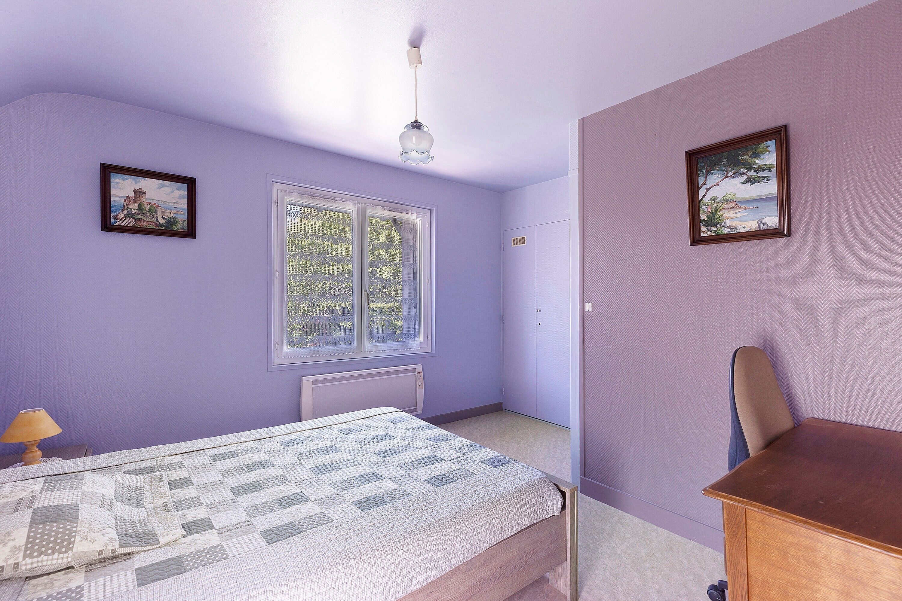 2 bedrooms, iron/ironing board