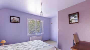 2 bedrooms, iron/ironing board