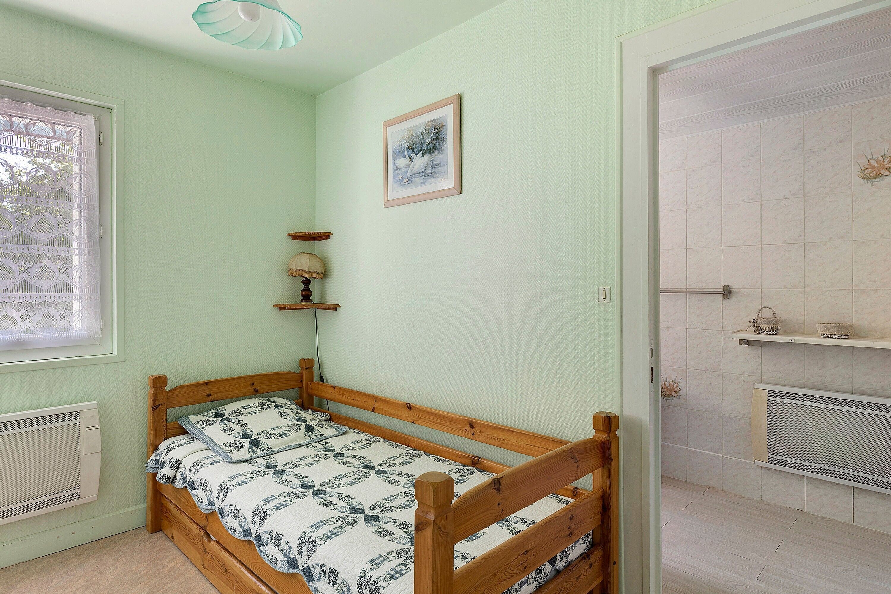 2 bedrooms, iron/ironing board