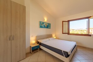 1 bedroom, bed sheets
