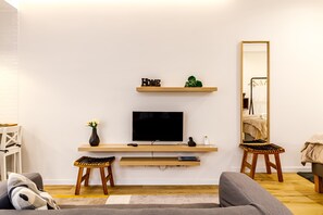 Interior - Apartment 'Ladomar Avenida' with Private Terrace, Private Garden and Wi-Fi (Horta)