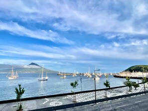 Marina - Apartment 'Ladomar Avenida' with Private Terrace, Private Garden and Wi-Fi (Horta)