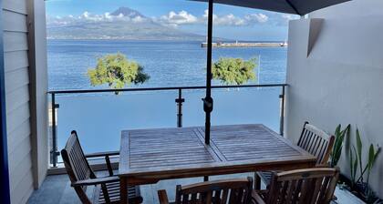 Appartement 'Ladomar Matriz' avec vue sur la mer, terrasse privée et Wi-Fi