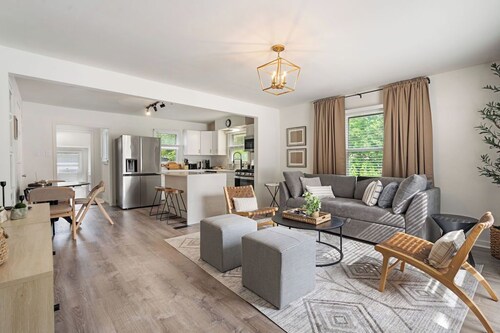 Great Location! Beautiful Home Near Downtown Westmont