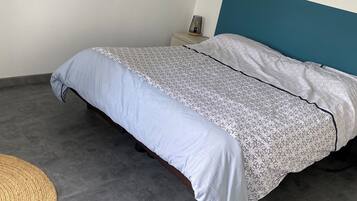 1 dormitorio y ropa de cama
