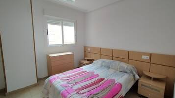 2 slaapkamers, een strijkplank/strijkijzer, wifi