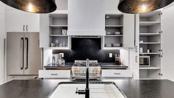 Refrigerador, microondas, horno y lavavajillas