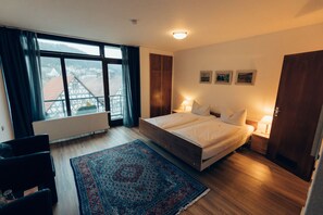 Double Room | Blackout drapes, iron/ironing board, free WiFi, bed sheets - Gasthof zur Post (Egloffstein)