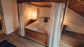 Double Room | Blackout drapes, iron/ironing board (on request), WiFi (free) - Gasthof zur Post (Egloffstein)
