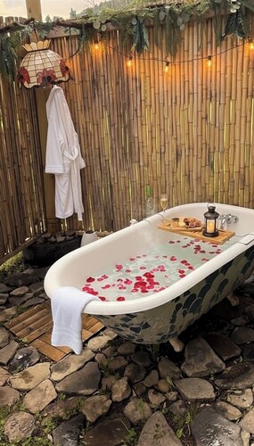 Vintage Gypsy Camper Glamping Near Ellicottville NY