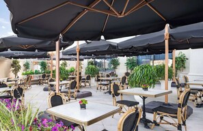 Outdoor dining - The Plaza Doha, LXR Hotels & Resorts (DOHA)