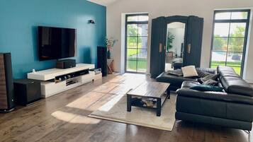 Smart-tv en een open haard