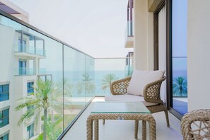 Design Apartment | Balcony - Nasma Holiday Homes - The Address Beach (Al Aqah)