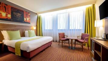 In-room safe, soundproofing, iron/ironing board, free WiFi