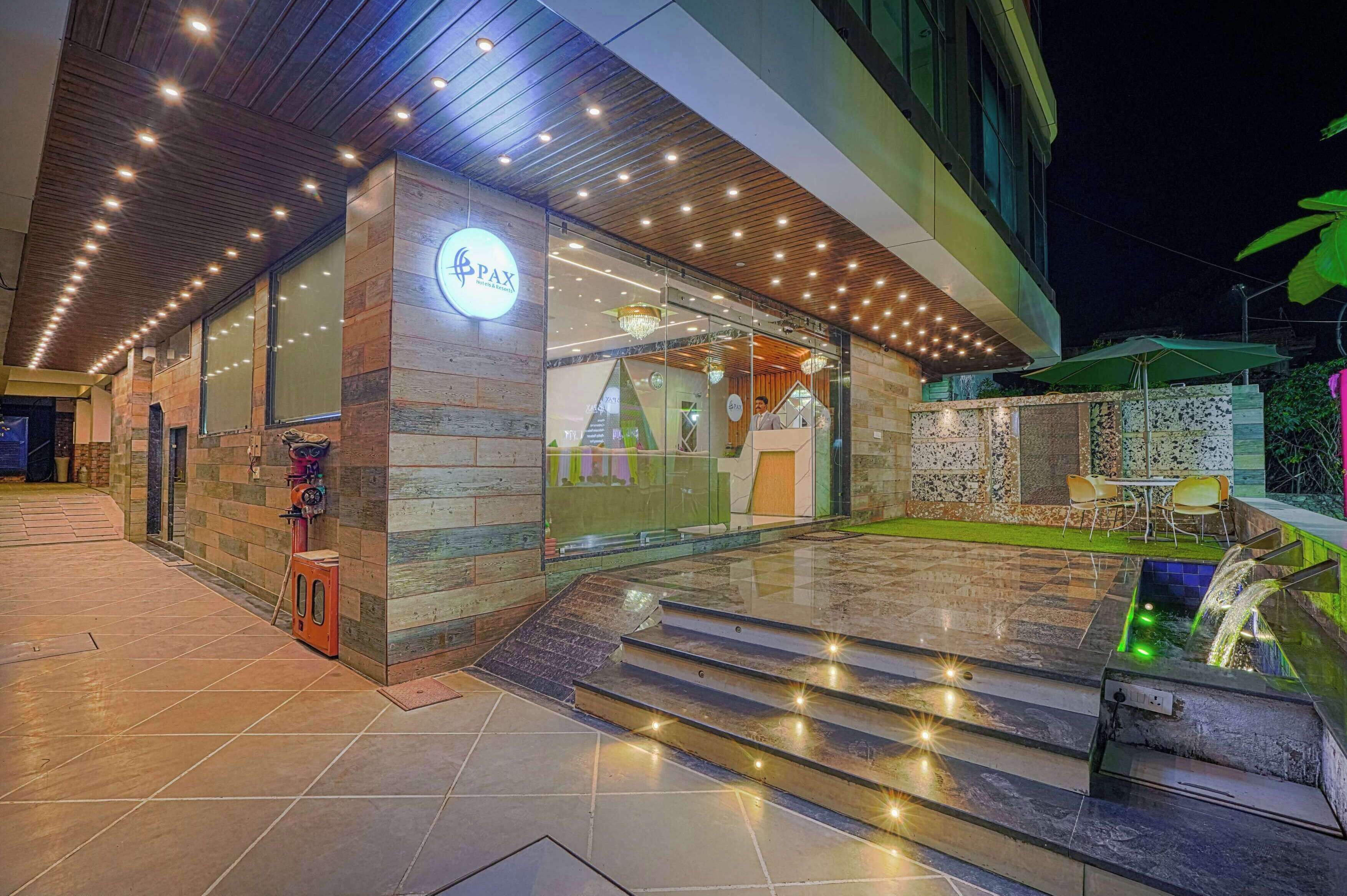 Pintu masuk properti