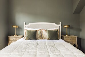 3 bedrooms, iron/ironing board, travel cot, free WiFi - The North Kensington Cottage No.2 (London)