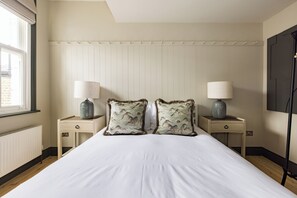 3 bedrooms, iron/ironing board, travel cot, free WiFi