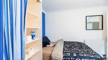 6 bedrooms, iron/ironing board, free WiFi, bed sheets