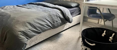 House | 6 bedrooms, iron/ironing board, free WiFi, bed sheets