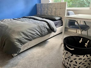 House | 6 bedrooms, iron/ironing board, free WiFi, bed sheets