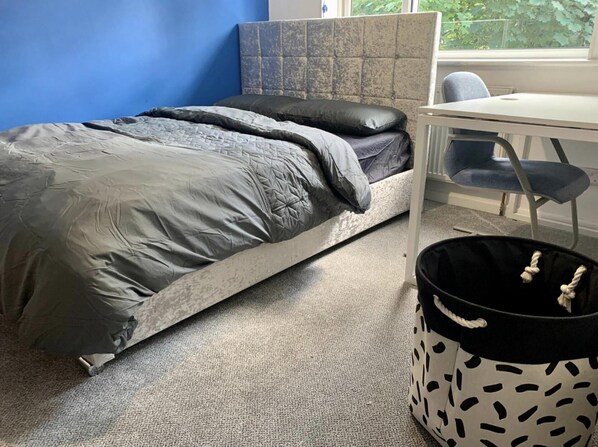 Maison | 6 chambres, fer et planche à repasser, accès au Wi-Fi (inclus)