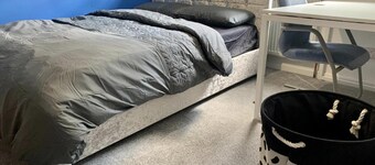 Charming 6-bed House in Reading