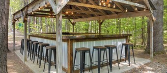 Two cabins in one space. Enjoy your own private space in the cozy woods. Cabin is divided into two separate rooms. Dog friendly