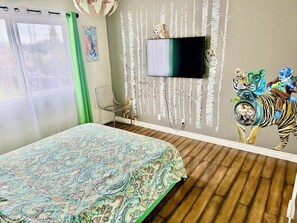 3 bedrooms, desk, iron/ironing board, WiFi