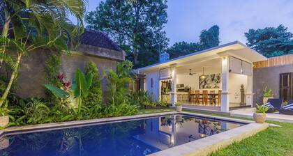 Central & Charming 3bedr with private pool