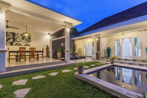 Central & Charming 3bedr with private pool