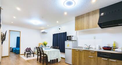 1 min. from Hanazono station! 4 minutes from Namba! Shower room with shower and toilet on each floor! Osaka Castle Tsutenkaku Tennoji near! Wi-Fi Yes! Starry night vendor