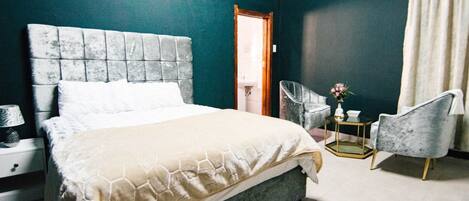 2 室のベッドルーム、アイロン / アイロン台、WiFi、ベッドシーツ