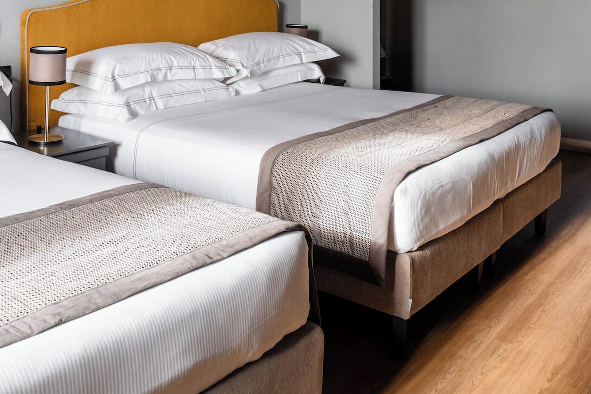 Depandance (Raggiungibile con una rampa di scale) | Down comforters, minibar, in-room safe, desk