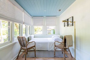 5 habitaciones, tabla de planchar con plancha, cuna de viaje y wifi 