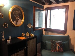 Interior - Sofia's canal-side mansion in San Stae luxury apartment with canal view (Venezia)