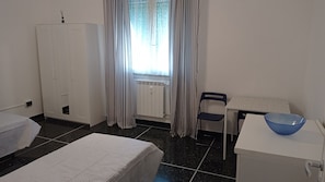 2 bedrooms, iron/ironing board, bed sheets