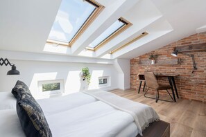 Desk, iron/ironing board, WiFi, bed sheets