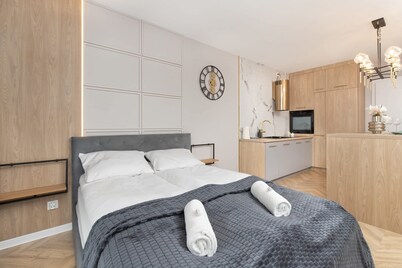 Stylish Studio with Balcony | Parking | Close to the Beach