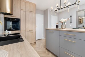 Kühlschrank, Ofen, Herdplatte, Geschirrspüler